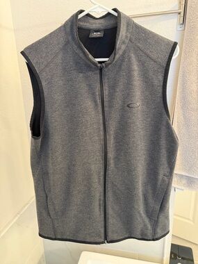 Oakley Men’s Charcoal Gray Zip-Front Fleece Vest